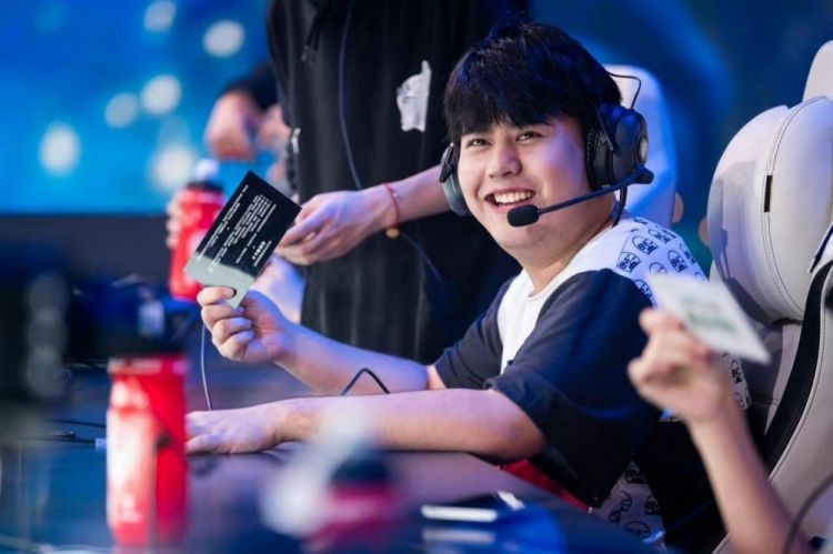 各支球队纷 各支球队纷